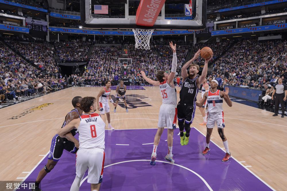 而马刺则更 而马刺则更